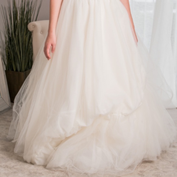Alvina Valenta Silver Ivory Tulle Wedding Dress Size 10 Sample $3,100 Original - Picture 2 of 12